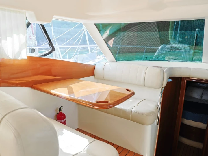 Wynajem łodzi Vigo tanio Prestige 460 Fly