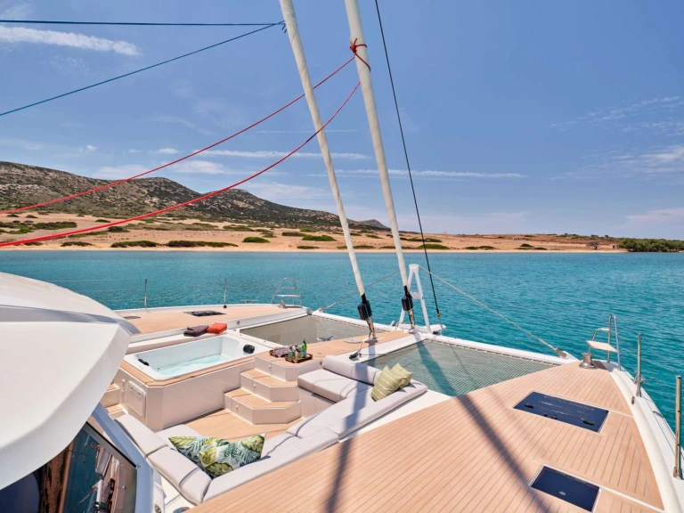 Wynajem Katamaran Fountaine Pajot z patentem 