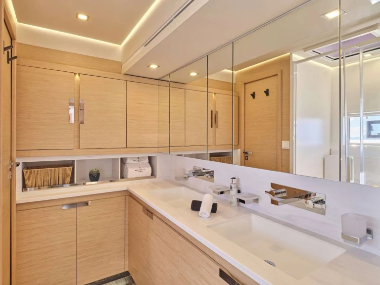 Wynajmij Luksusowy jacht z lub bez skippera Fountaine Pajot w Nea Peramos