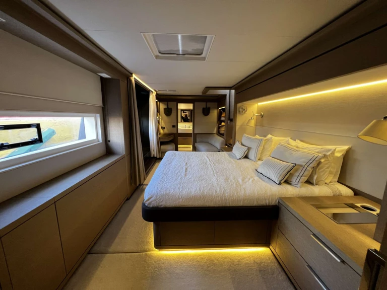 Wynajmij Lagoon Lagoon Seventy 8 (3 cab) w Kallithéa