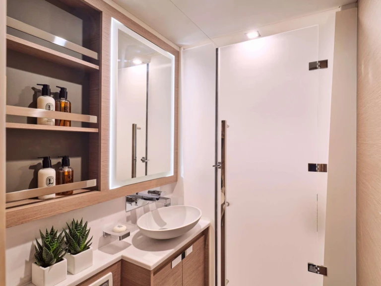 Fountaine Pajot Fountaine Pajot Alegria 67 (5 cab) między profesjonalistami a osobami prywatnymi w Nea Peramos