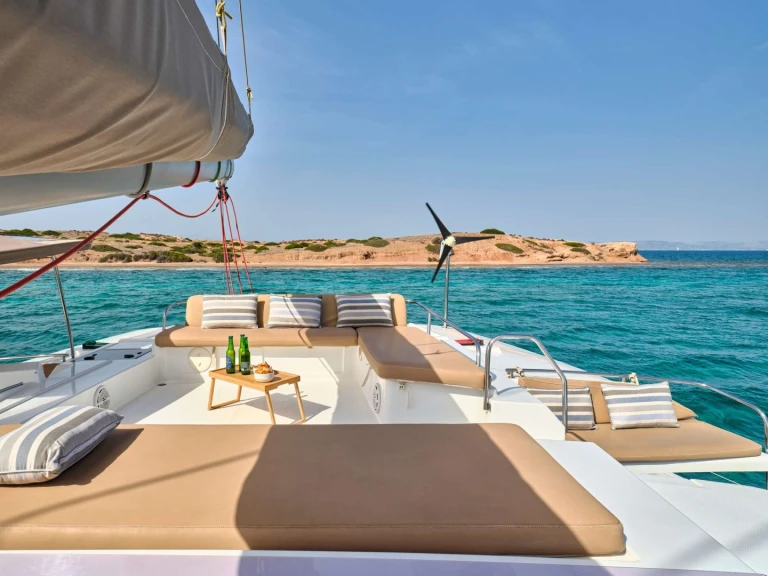 Fountaine Pajot Fountaine Pajot Sanya 57 (5 cab) między profesjonalistami a osobami prywatnymi w Nea Peramos