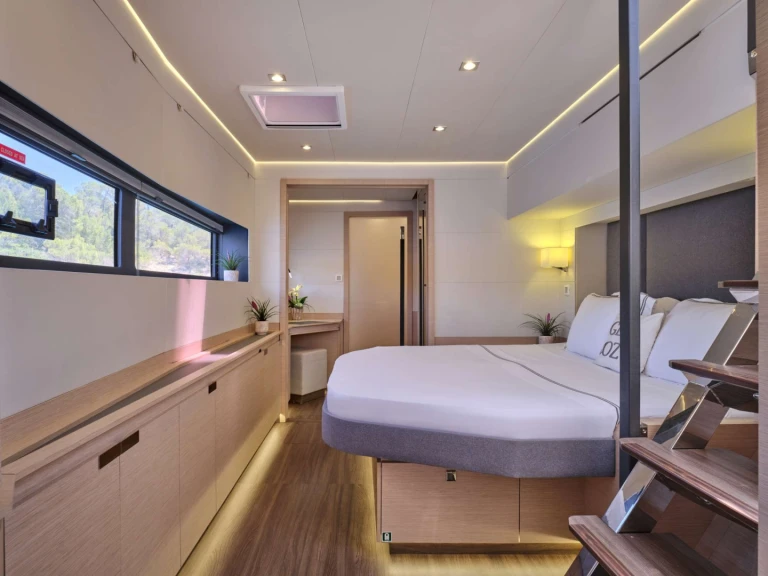 Wynajem Katamaran Fountaine Pajot z patentem 
