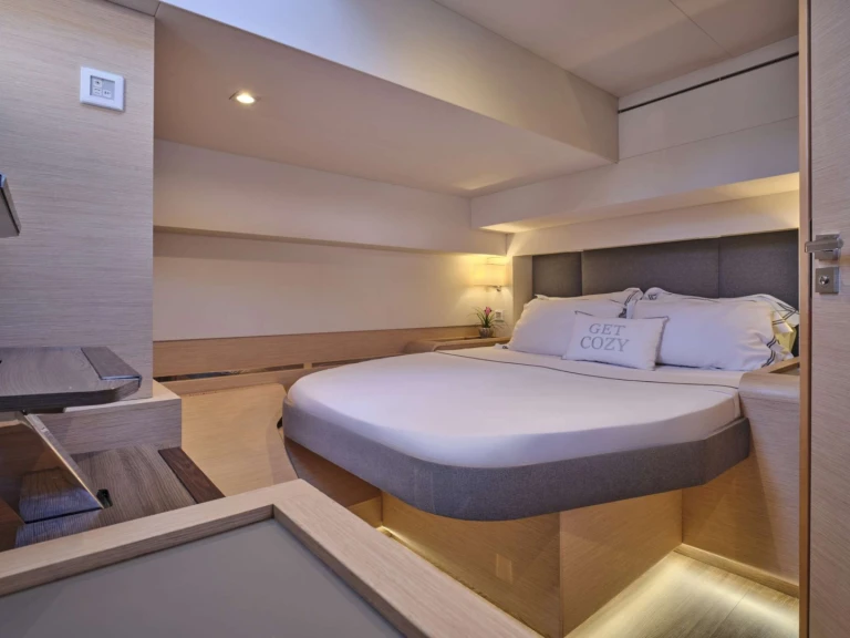 Fountaine Pajot Fountaine Pajot Alegria 67 (5 cab) między profesjonalistami a osobami prywatnymi w Nea Peramos