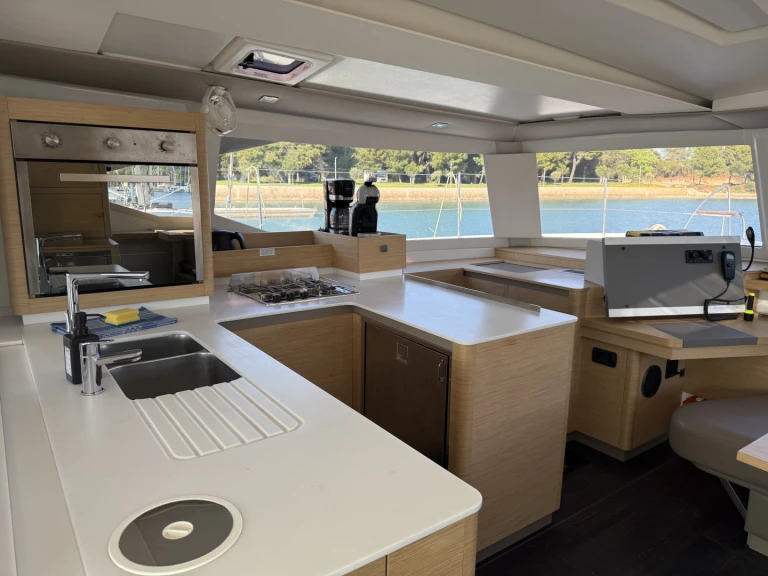 Wynajmij Katamaran z lub bez skippera Fountaine Pajot w Pula