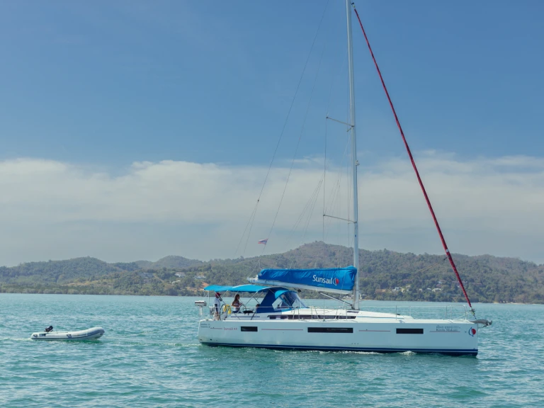 Jeanneau Sun Odyssey 440 między profesjonalistami a osobami prywatnymi w Antigua Island