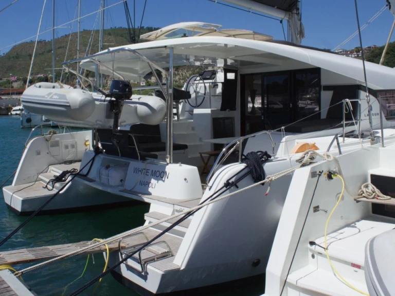 Wynajmij Katamaran z lub bez skippera Lagoon w Pozzuoli