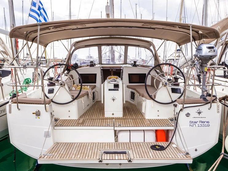 Wynajem Żaglowiec w Lavrio - Jeanneau Sun Odyssey 410