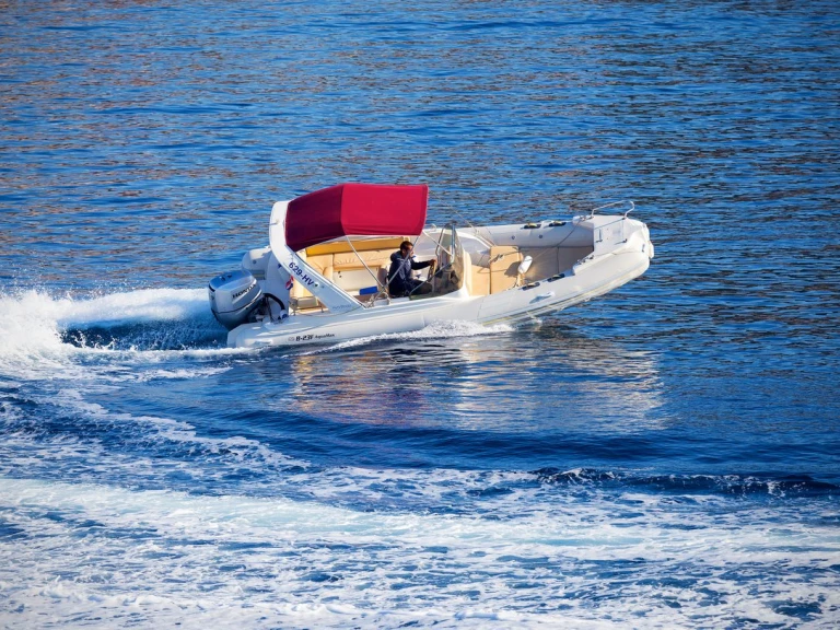 Wynajmij Łódż półsztywna z lub bez skippera Inmark-Marine w Hvar