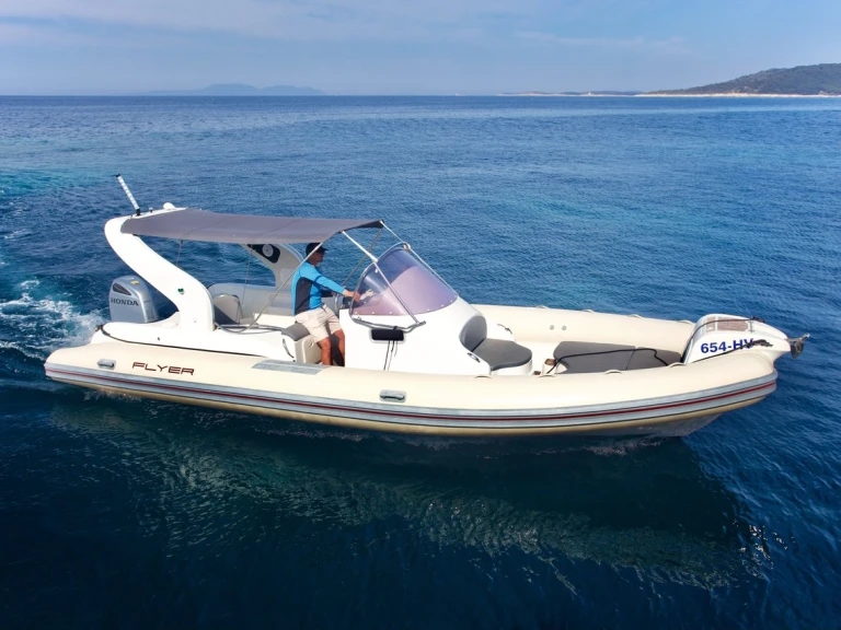 Wynajem Łódż półsztywna w Hvar - Flyer Flyer 828