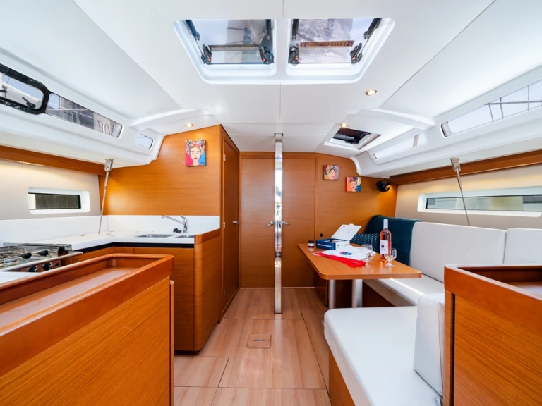 Jeanneau Sun Odyssey 440 między profesjonalistami a osobami prywatnymi w Rhodes (City)