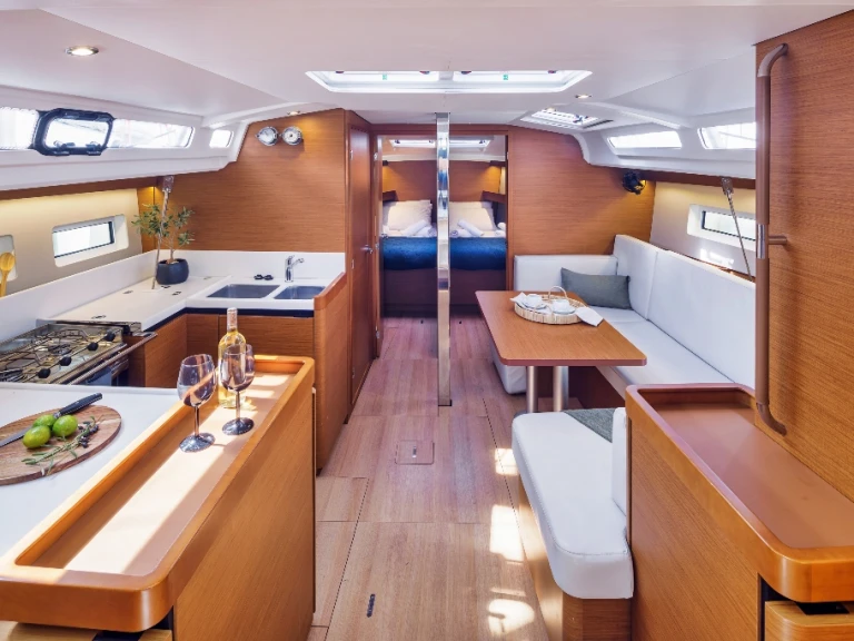 Wynajmij Jeanneau Sun Odyssey 440 w Nea Peramos