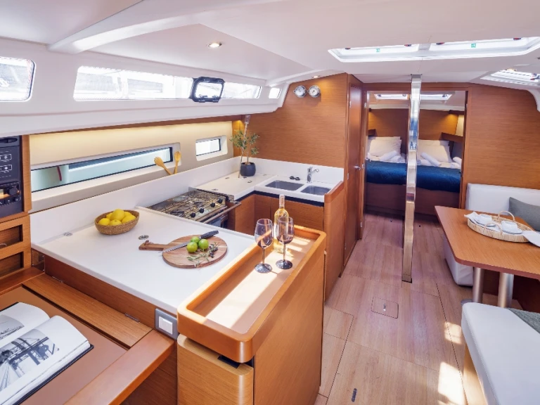 Wynajem łodzi Nea Peramos tanio Sun Odyssey 440