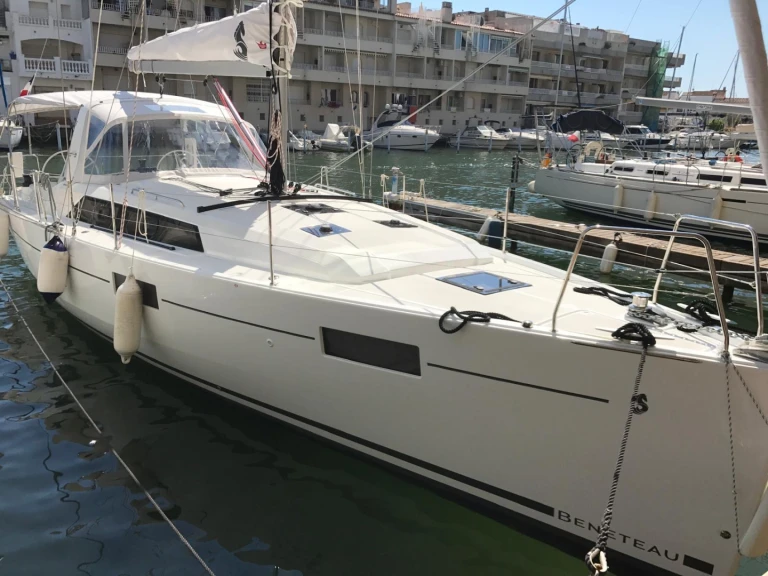 Wynajmij Bénéteau Oceanis 41.1 w Empuriabrava
