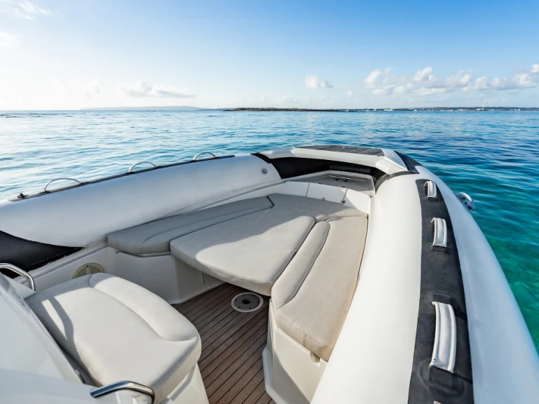Wynajem Łódż półsztywna w Ibiza Town - Zodiac Sea Hawk 800
