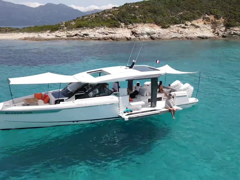 Motorówka do wynajmu w Golfe de Saint-Tropez w najlepszej cenie