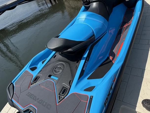 Sea-Doo RXT RS 325 między profesjonalistami a osobami prywatnymi w Włochy