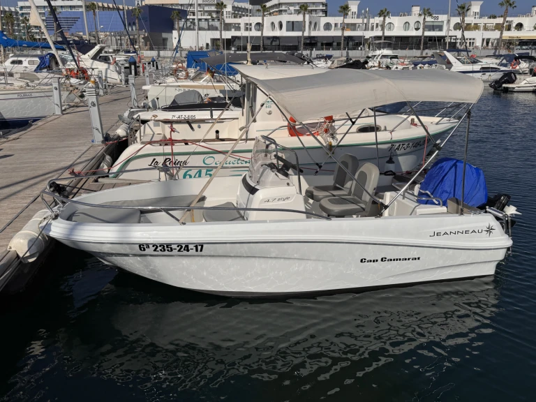 Wynajmij Jeanneau Cap Camarat 4.7 CC Style w Alicante