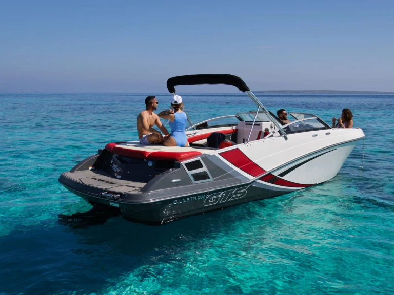 Motorówka do wynajmu w Ibiza Town w najlepszej cenie