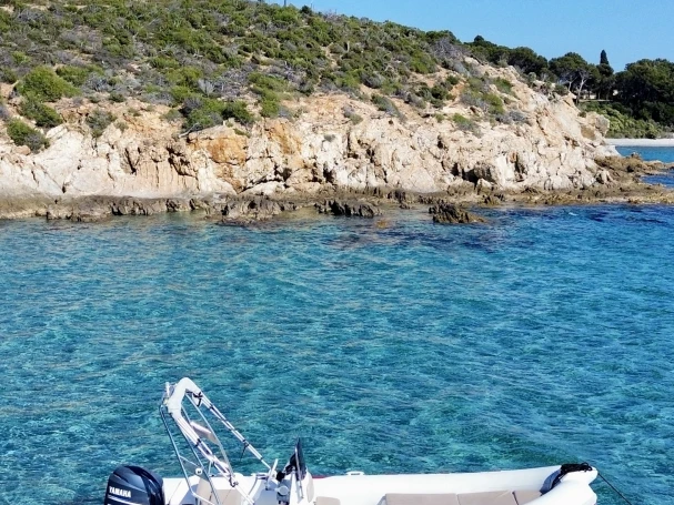 Łódż półsztywna do wynajmu w Hyeres w najlepszej cenie