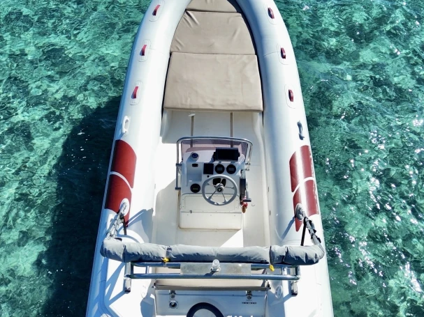 Mariner Mariner 620 między profesjonalistami a osobami prywatnymi w Hyeres