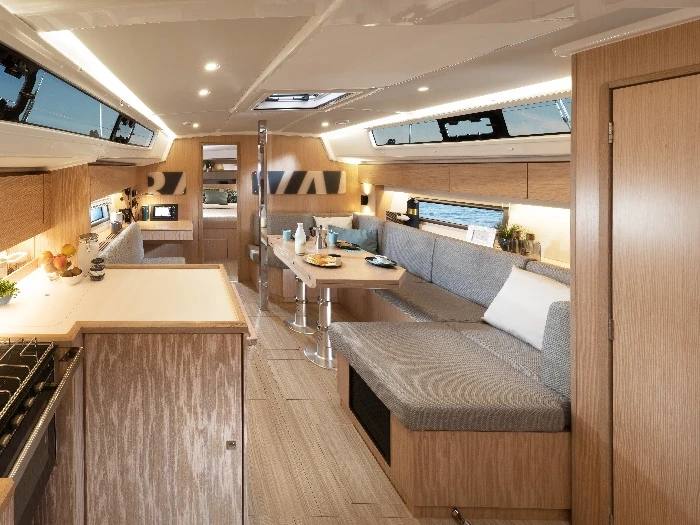 Wynajem łodzi Nydri tanio Bavaria C42