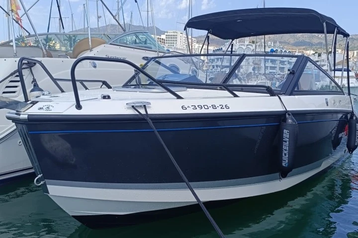 Motorówka do wynajmu w Puerto Marina Benalmadena w najlepszej cenie