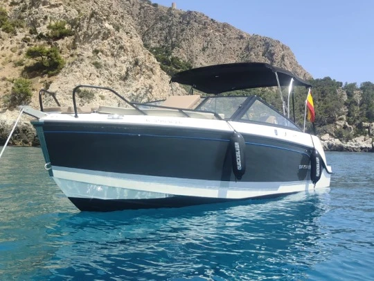 Quicksilver 605 CRUISER między profesjonalistami a osobami prywatnymi w Puerto Marina Benalmadena