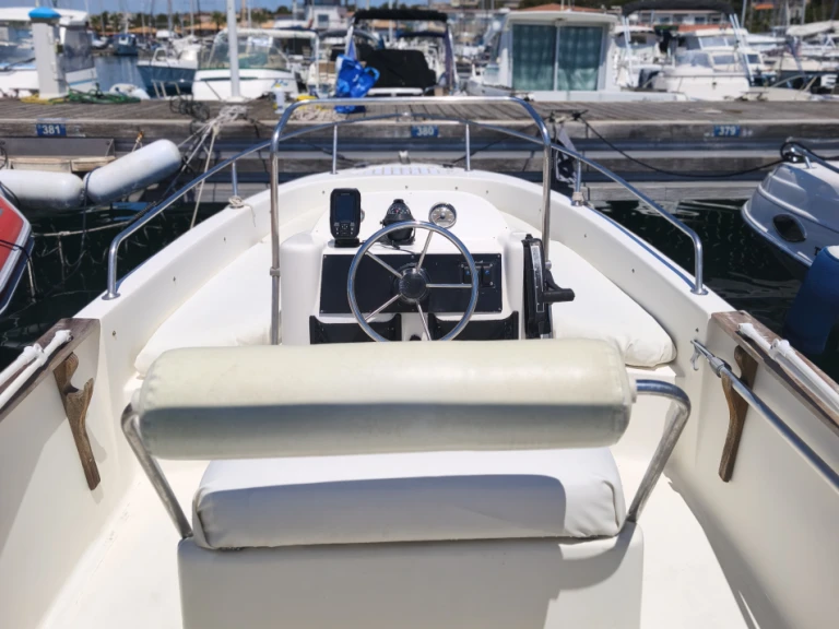 Wynajmij Motorówka z lub bez skippera Marinello w Saint-Raphael