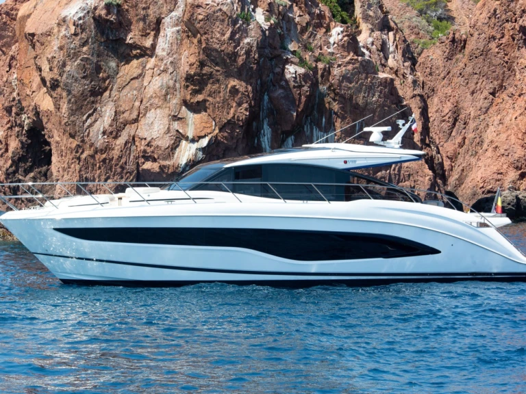 Wynajmij Motorówka z lub bez skippera Princess w Saint-Raphael