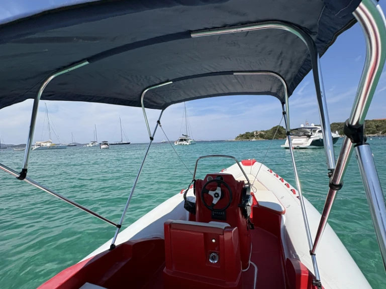 Wynajmij Magnus 6.20 w Porto Rotondo