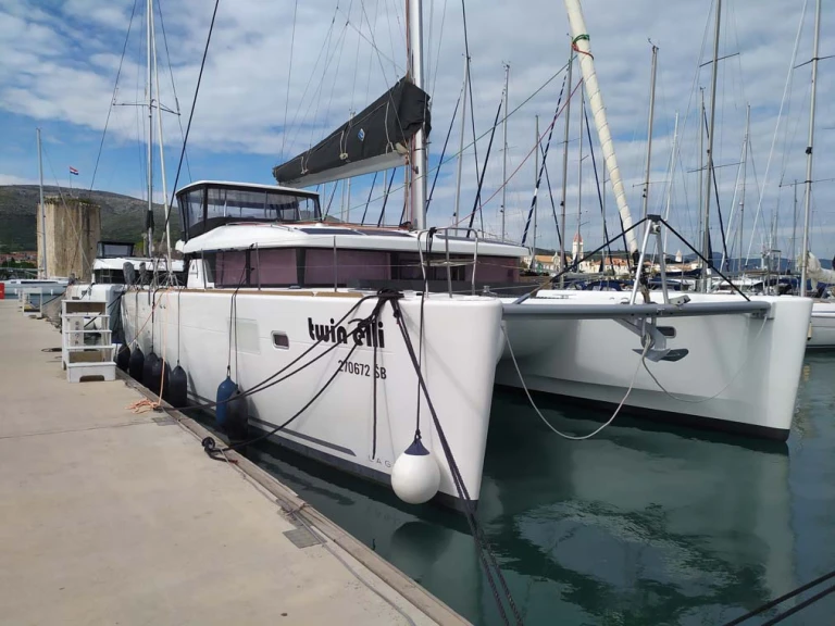 Wynajmij Katamaran z lub bez skippera Lagoon w Palma de Mallorca