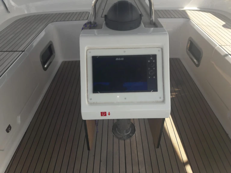 Wynajmij Bavaria Bavaria 51 w Alimos