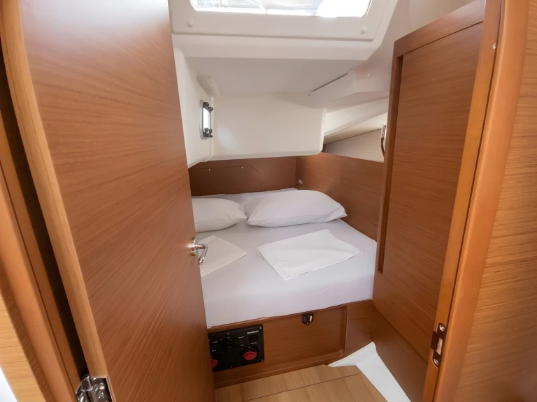 Jeanneau Sun Odyssey 440 między profesjonalistami a osobami prywatnymi w Pula