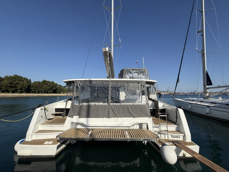 Wynajem Katamaran Fountaine Pajot z patentem 