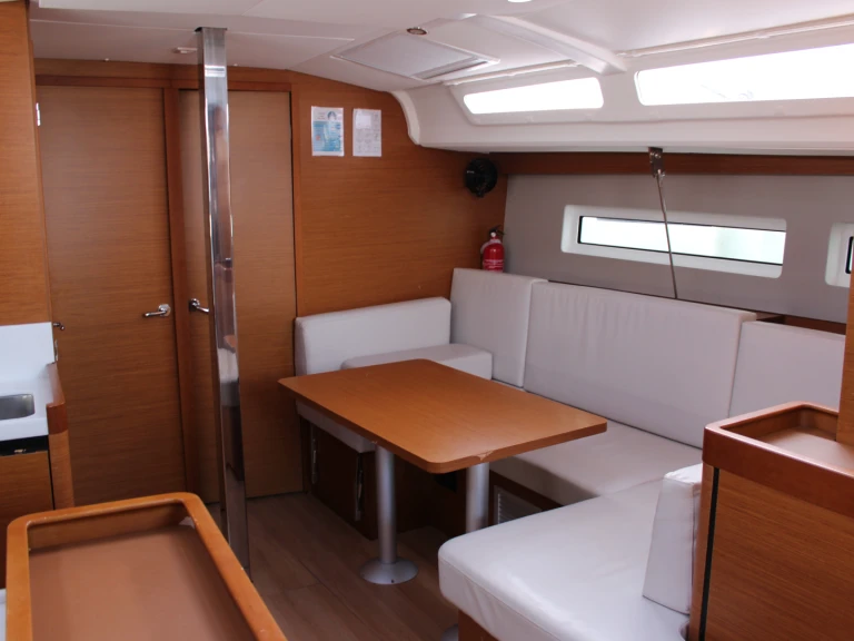 Wynajmij Jeanneau Sun Odyssey 440 w Antigua Island