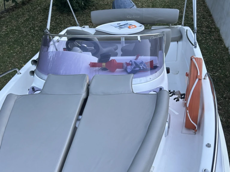Wynajem Motorówka B2 Marine z patentem 