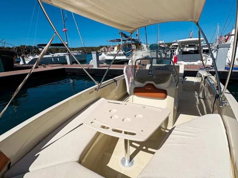 Wynajem łodzi Invictus  Invictus 190 FX w Mahon Port na SamBoat 
