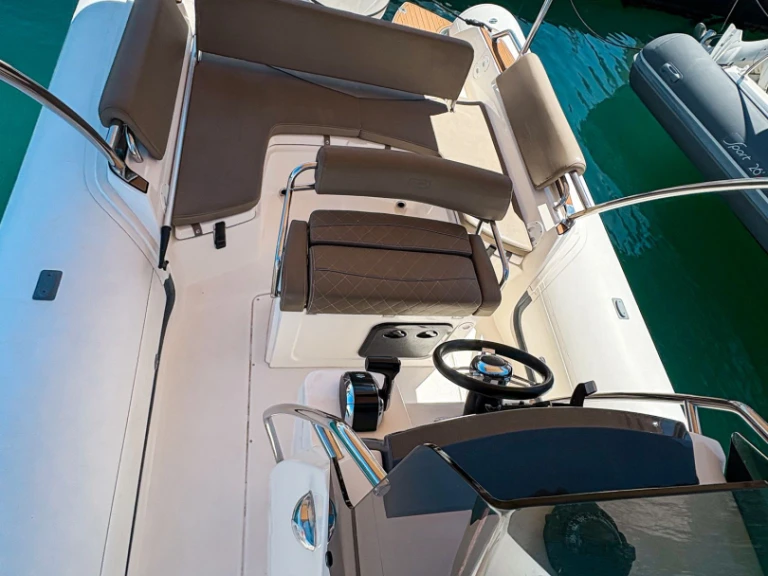 Wynajem łodzi Bwa Sport 26 GTO w Mahon na SamBoat 