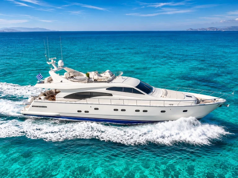 Ferretti 68 aniversary między profesjonalistami a osobami prywatnymi w Marbella