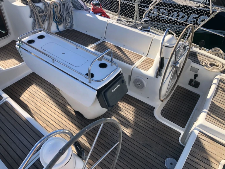 Wynajem Żaglowiec w Larmor-Plage - Jeanneau Sun Odyssey 43