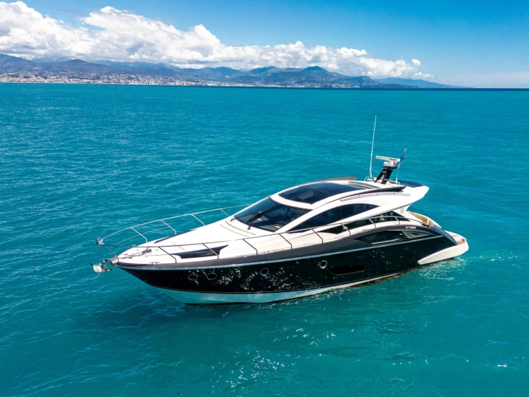 Wynajmij Luksusowy jacht z lub bez skippera Marquis w Saint-Tropez
