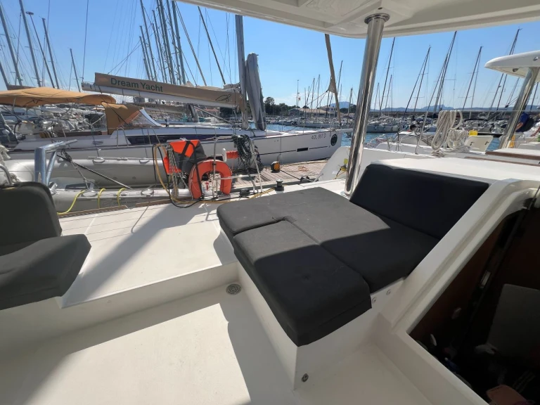 Wynajmij Lagoon Lagoon 52 F w Olbia