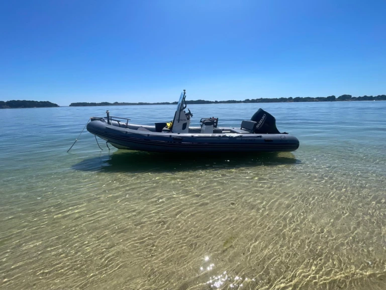Wynajem Łódż półsztywna w Baden - Zodiac Pro 7
