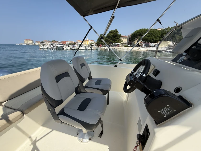 Wynajmij Motorówka z lub bez skippera Quicksilver w Porec