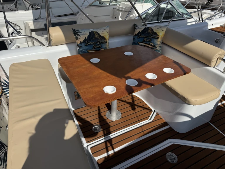 MLS BOATS MLS 705 BP między profesjonalistami a osobami prywatnymi w San Antonio Port