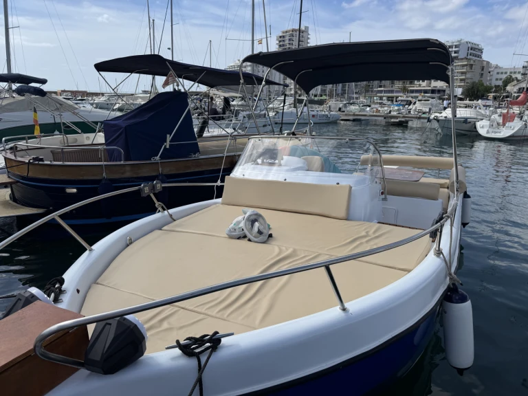 Motorówka do wynajmu w San Antonio Port w najlepszej cenie