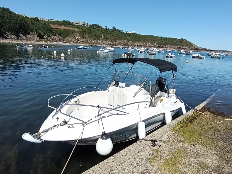 Wynajmij Motorówka z lub bez skippera Quicksilver w Brest