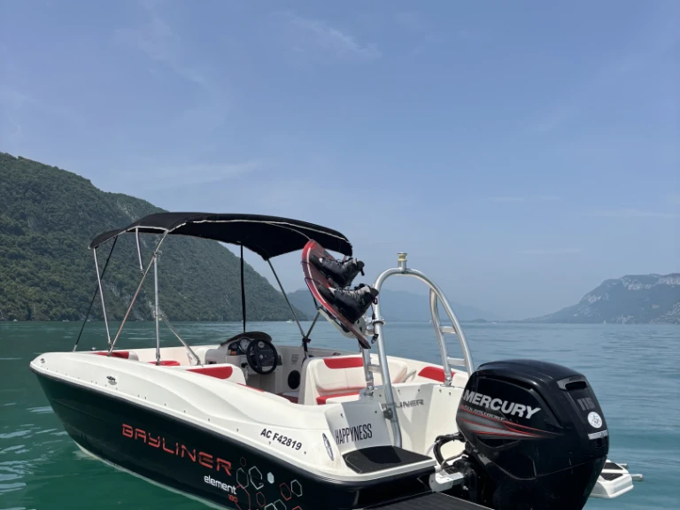 Wynajem Motorówka Bayliner z patentem 