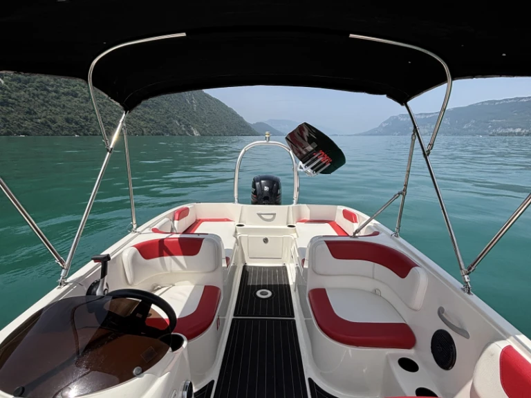 Motorówka do wynajmu w Grand Port d'Aix-les-Bains w najlepszej cenie
